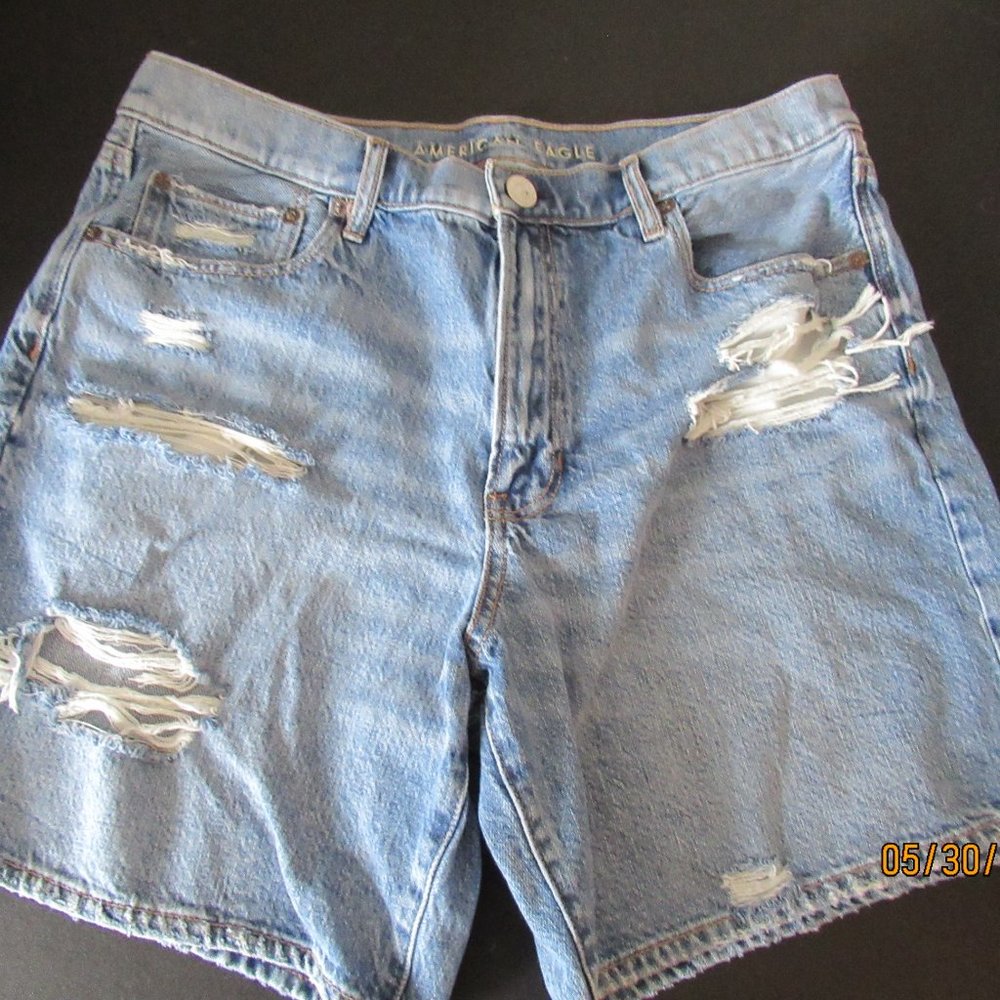 Distressed American Eagle jean Shorts Size 14